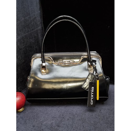 330 - A 'Cromia' Ladies Italian made leather hand bag. With tags attached , with new shoulder strap . In n... 