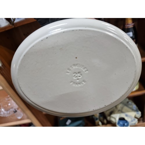 723 - A high quality cast iron Le Creuset lidded casserole dish.