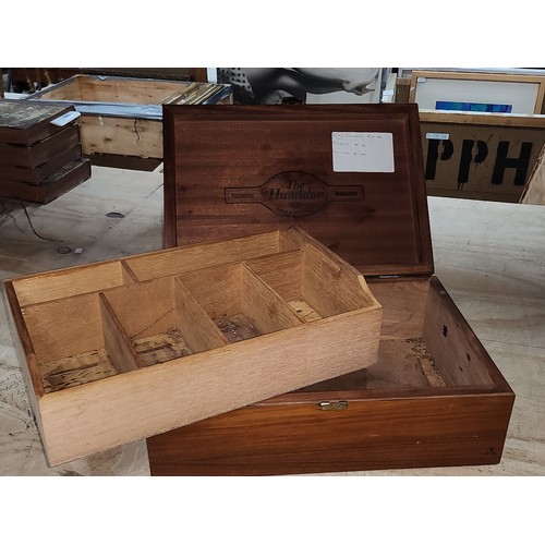 134 - Star lot : A nice example of a cigar humidor reading Havanas 