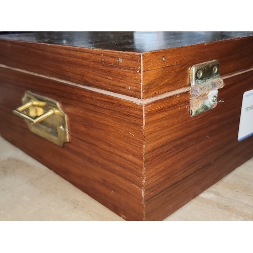 134 - Star lot : A nice example of a cigar humidor reading Havanas 