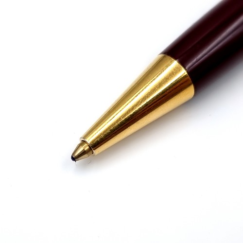 16 - Star lot : An excellent Mont Blanc Meisterstuck ball point writing pen in a gold toned and burgundy ... 