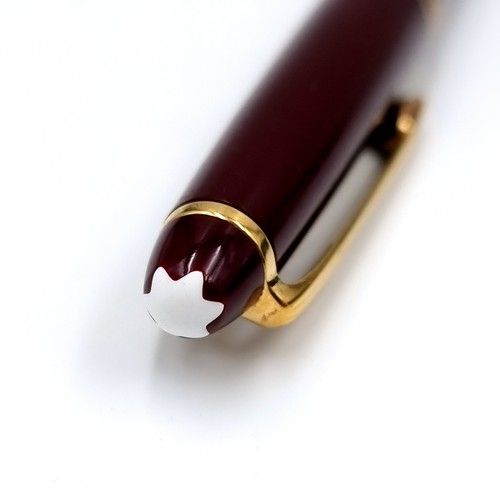 16 - Star lot : An excellent Mont Blanc Meisterstuck ball point writing pen in a gold toned and burgundy ... 