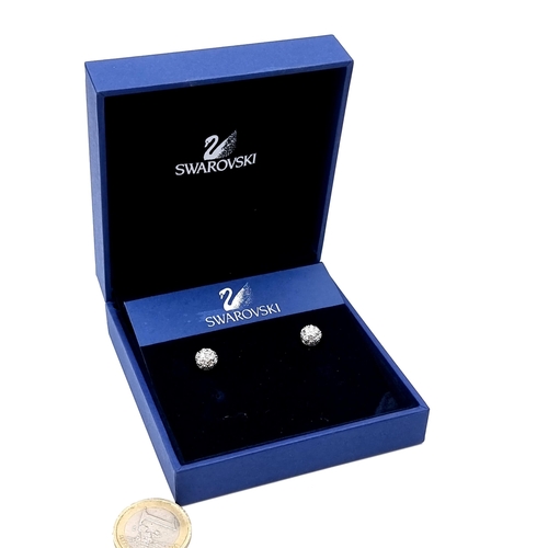 598 - A pair of really pretty brand new Swarovski crystal stud earrings. Comes in original Swarovski box w... 