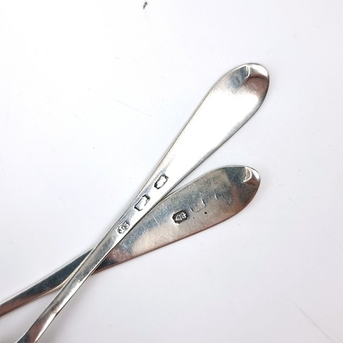 41 - A nice pair of irish silver teaspoons hallmarked Dublin circa 1790 - marks indistinct. Length of spo... 