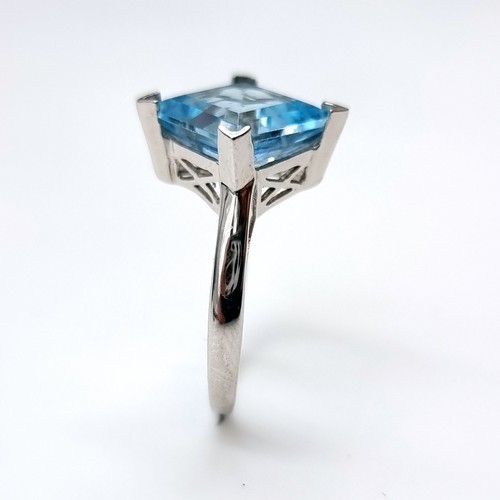 44 - Star Lot : A very pretty large blue topaz gemstone ring set in 14 carat white gold stamped 585. Ring... 