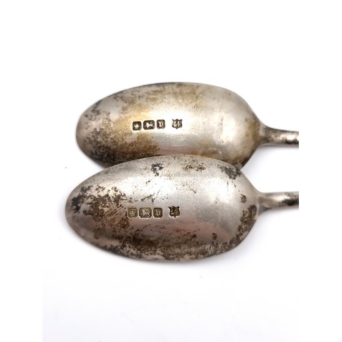 622 - A pair of antique sterling silver teaspoons. Hallmarks for Sheffield dating to 1912.