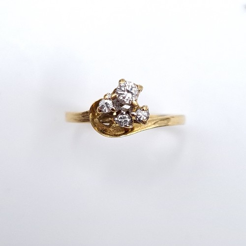 617 - An unusual graduated diamond ring set in 18 carat gold. Stamped 750 to band. Size I. Weight 1.64 gra... 