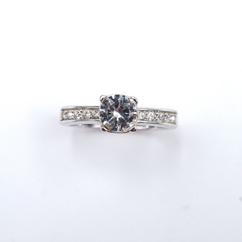 584 - An absolutely brand new stunning Brilliant cut Swarovski ring. Ring size - R. Comes in original Swar... 