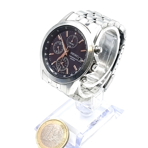 40 - A Seiko Chronograph watch set with water depth to 100 metres with original Seiko metal bracelet.