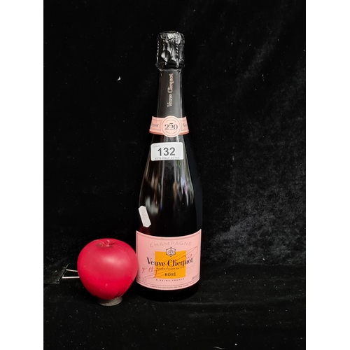 132 - A 750ml bottle of Veuve Clicquot Rosé Champagne. 12.5% volume. RRP €80.00 on www.mchughs.ie