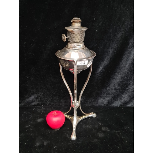 232 - An attractive antique James Hinks & Son's 'Aladdin' model 12 oil lamp in an elegant Art Nouveau styl... 