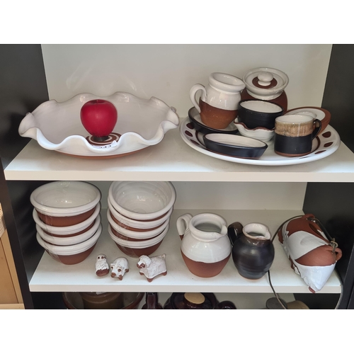 343 - Two full shelves of Stephen Pearce Irish studio pottery. 22 items in total including large centre pi... 