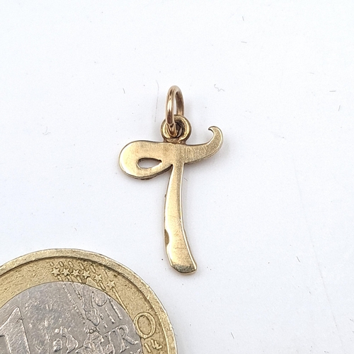 571 - A nine carat gold pendant with suspension chain. Weight - 0.67 grams.