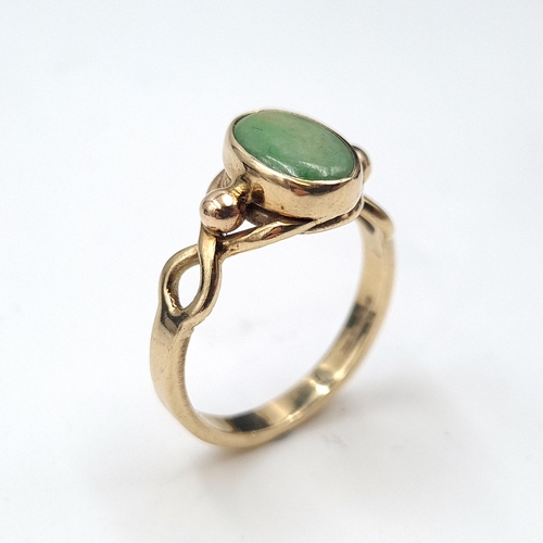 587 - Star Lot : A lovely heavy antique 9 carat gold green tourmaline stone ring with attractive twist mou... 