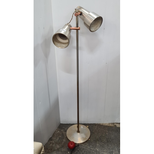 652 - A retro industrial style floor lamp with adjustable spots in a chrome metal finish.