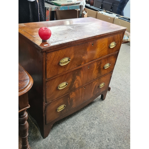 657 - Star Lot : A set of Regency style antique mahogany front chest of drawers. Brass pull handles to fro... 