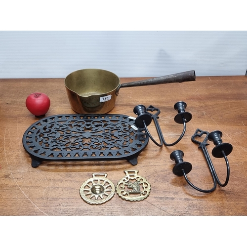 753 - A selection of vintage metal brass items including a long handled pot and a pierced trivet stand.