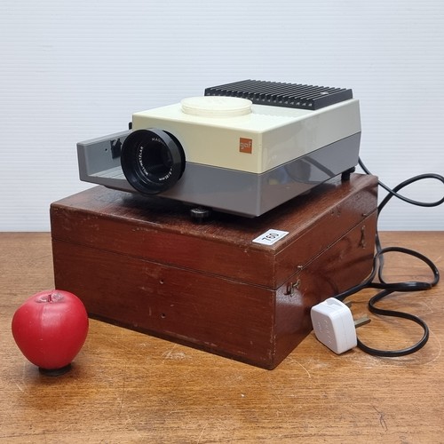 760 - A superb Belgian made Gaf 101 projector housed in a neat wooden box.