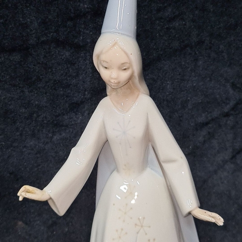 817 - Two lladro Porcelain figurines feature two women in flowing gowns, one with a long headdress, execut... 