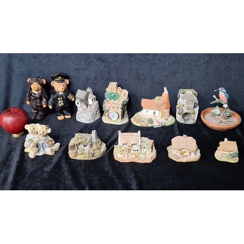 836 - Mixed lot of 12 miniature collectibles featuring Lilliput Lane cottages, various house figurines, te... 