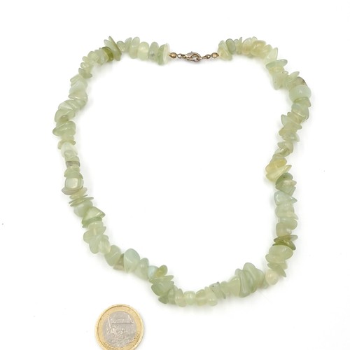 993 - A lovely green Aventurine stone necklace. Weight 64.50 grams. Length 46cm.