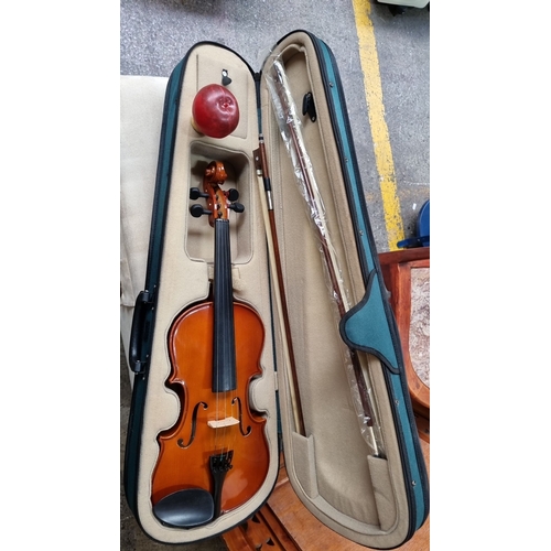 958 - Antoni violin, model ACV 30, with bow and hard case included.