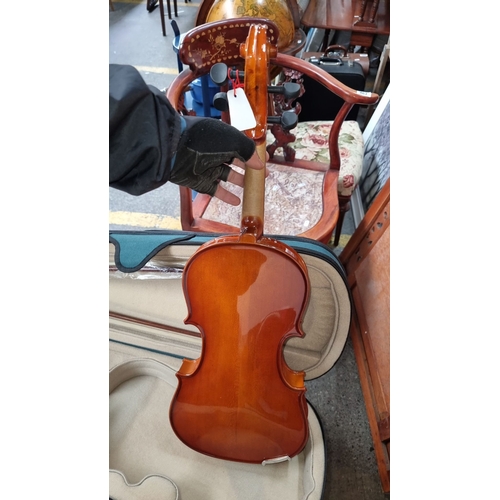 958 - Antoni violin, model ACV 30, with bow and hard case included.