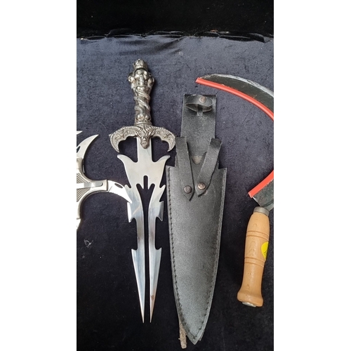 985 - Collection of 6 fantasy knifes etc .