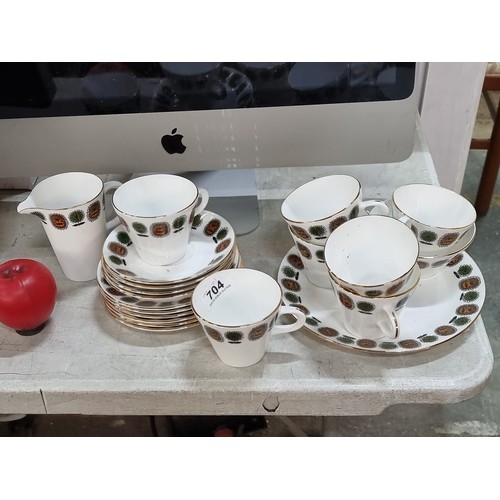 704 - A 20 piece 'Duchess Bone China England' Tea set. Includes cups, saucers, milk jug and side plates. F... 