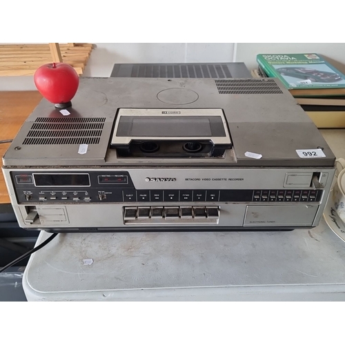 1093 - Sanyo top loader Betacord Video Cassette Recorder features electronic tuner and analog control butto... 