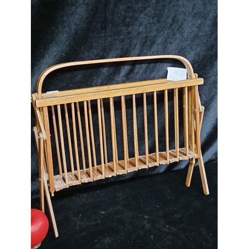 1128 - A lovely vintage Mid Century adjustable wooden magazine rack.