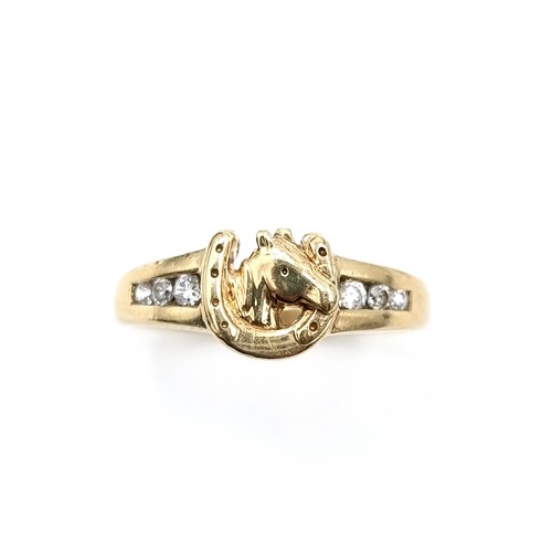 580 - Star Lot : A pretty equestrian ring with mounted head and horseshoe set in nine carat gold. Size - O... 