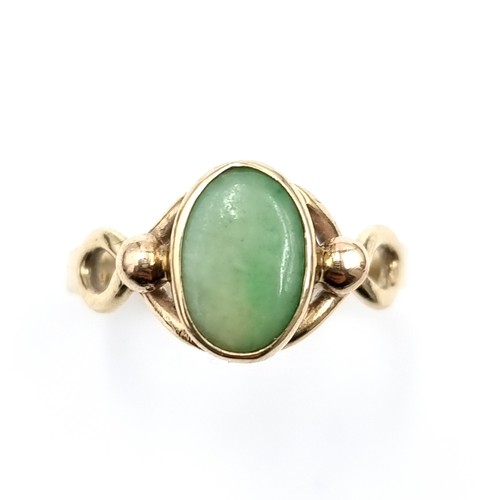 587 - Star Lot : A lovely heavy antique 9 carat gold green tourmaline stone ring with attractive twist mou... 