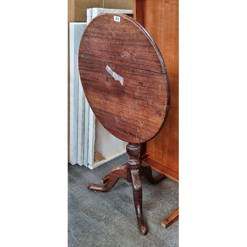 638 - A beautiful Victorian tilt top wine table with foldable top and cabriole legs.  From a lovely house ... 