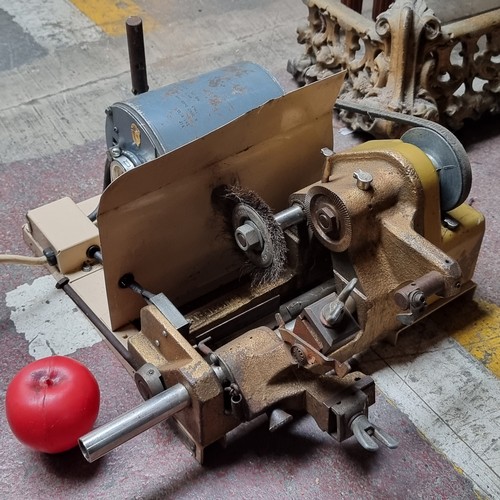 670 - A vintage AG E key cutter machine. PN 1901. HP 1/6 V 220.