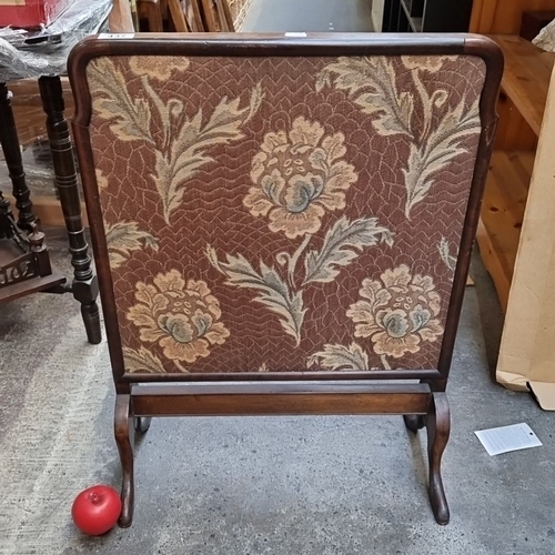 437 - Antique wooden fire screen with floral tapestry insert, featuring a mahogany frame and curved legs, ... 