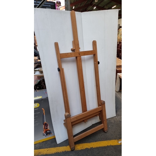 440 - Super quality Wooden adjustable artist easel with shelf. Great for artist to paint on they also look... 