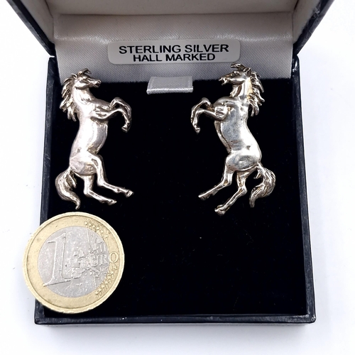 35 - A pair of silver stud earrings in the form of prancing horses. Dimensions: 3 x 1.5 cms. Total weight... 