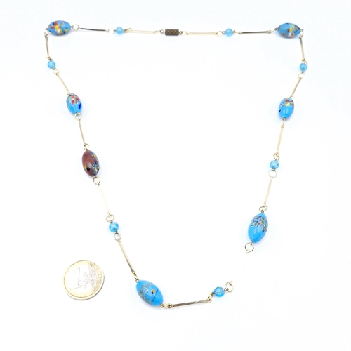 54 - A very pretty Turquoise handprinted glass necklace with gold toned links with screw fit clasp. Lengt... 