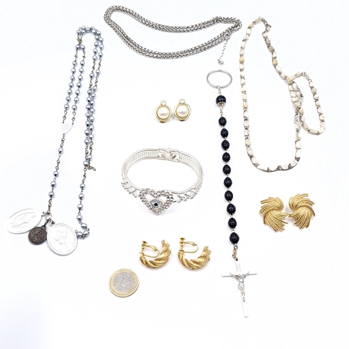 56 - A collection of items consisting of two rosary beads - one with three religious medallions. Together... 