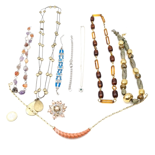 59 - A collection of assorted jewellery consisting of necklaces, bracelets & brooches. One necklace set w... 