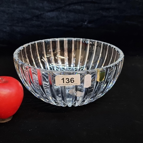 136 - A beautiful Marquis for Waterford Crystal fruit bowl, in excellent condition, retaining original sti... 