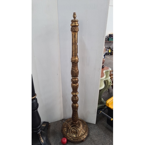 878 - Star Lot : Antique large giltwood floor lamp with ornate carvings, from the early 20th century. Feat... 