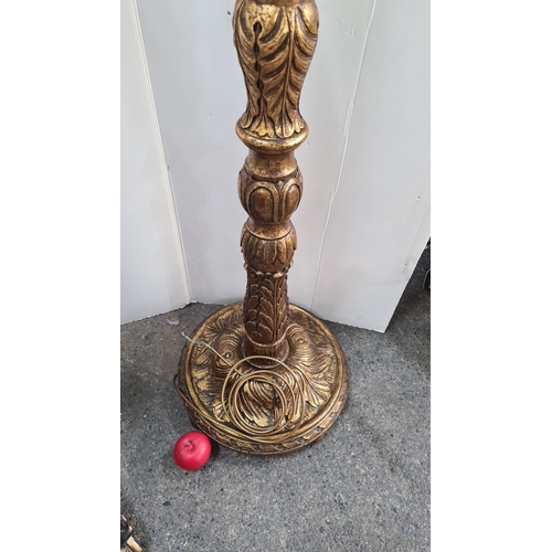 878 - Star Lot : Antique large giltwood floor lamp with ornate carvings, from the early 20th century. Feat... 