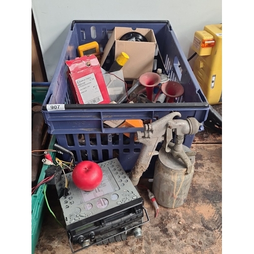 907 - Mixed lot with automotive parts and tools, including a vintage car radio, air horns, spray gun, mult... 