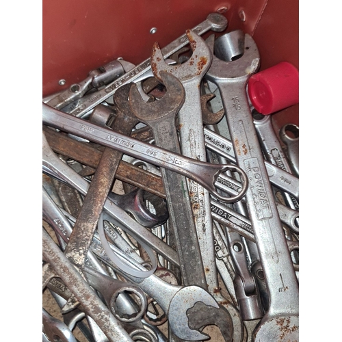 911 - Mixed lot of assorted spanners in various sizes and brands, including DOWIDAT and other manufacturer... 