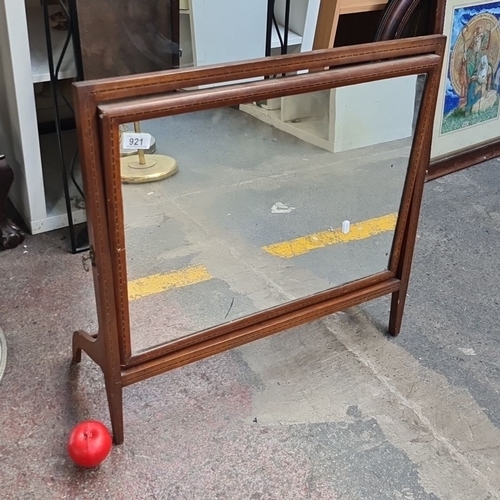 921 - Mahogany fire screen with an adjustable tilt mirror, from the Victorian period. Intricate carved fra... 