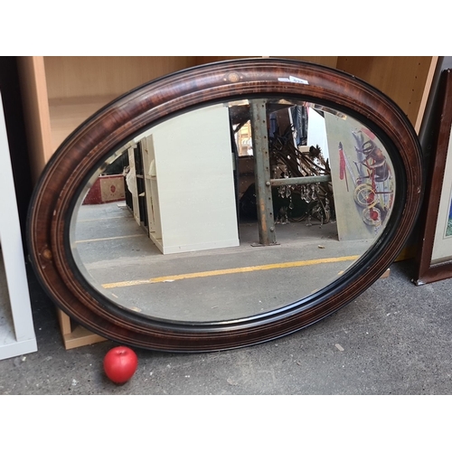 925 - Oval wall mirror with a rich, dark-stained wooden frame, from the late 19th to early 20th century. W... 