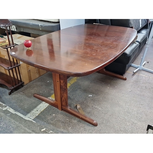 687 - Super star lot : Mid-Century Modern Dyrlund Danish extendable  dining table made from rosewood wood,... 