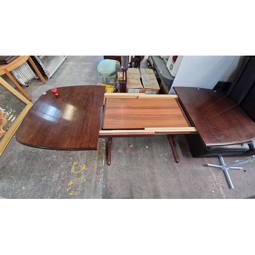 687 - Super star lot : Mid-Century Modern Dyrlund Danish extendable  dining table made from rosewood wood,... 